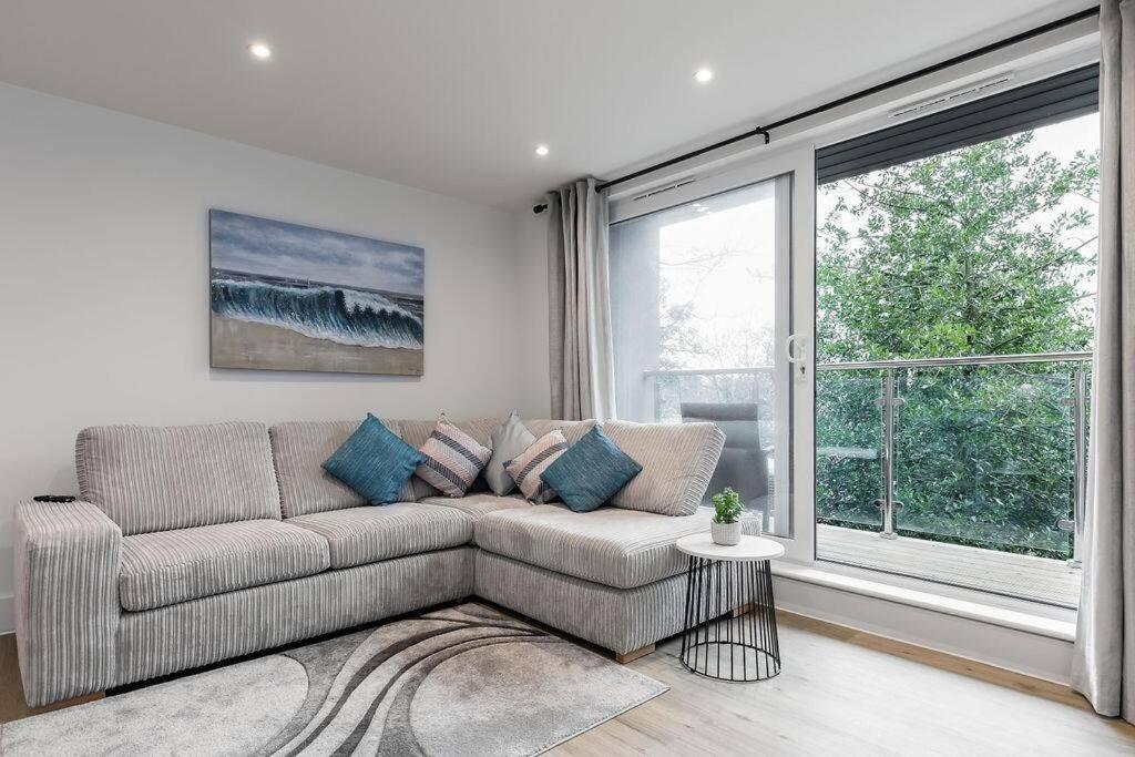 Stylish Town Centre Apartment, W Parking, Nr Beach Bournemouth Eksteriør bilde