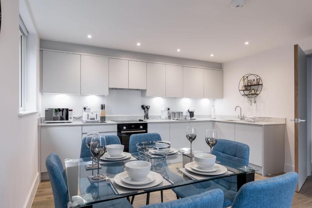 Stylish Town Centre Apartment, W Parking, Nr Beach Bournemouth Eksteriør bilde